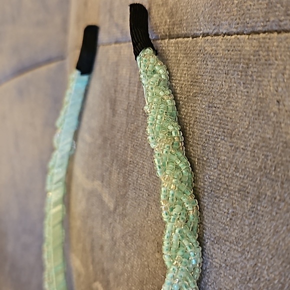 1/$5 or 3/$10 NWOT Light Mint Green Addorned Weave Braided Bead 1/2" Headband - Picture 4 of 5